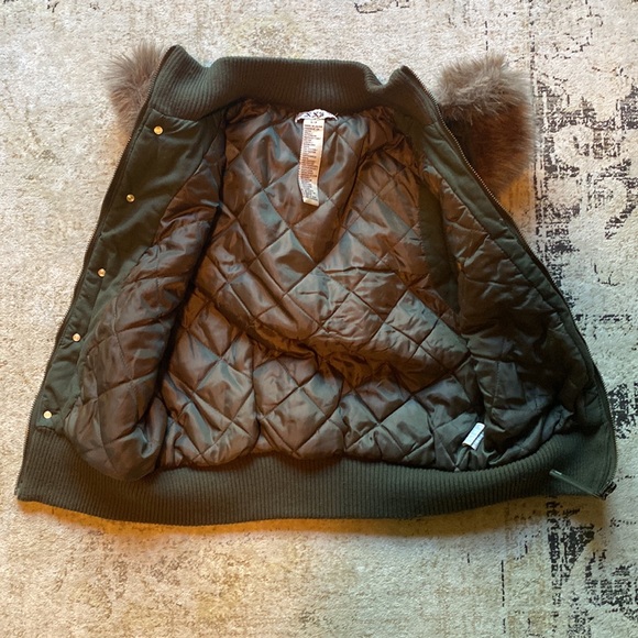 Small Green Vest - Picture 6 of 7